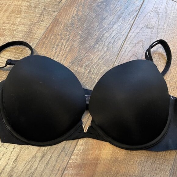 Victoria Secret PushUp Bra - Picture 1 of 4